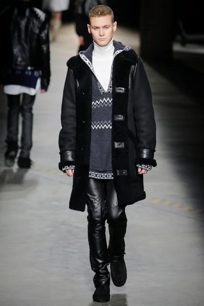 Look 17